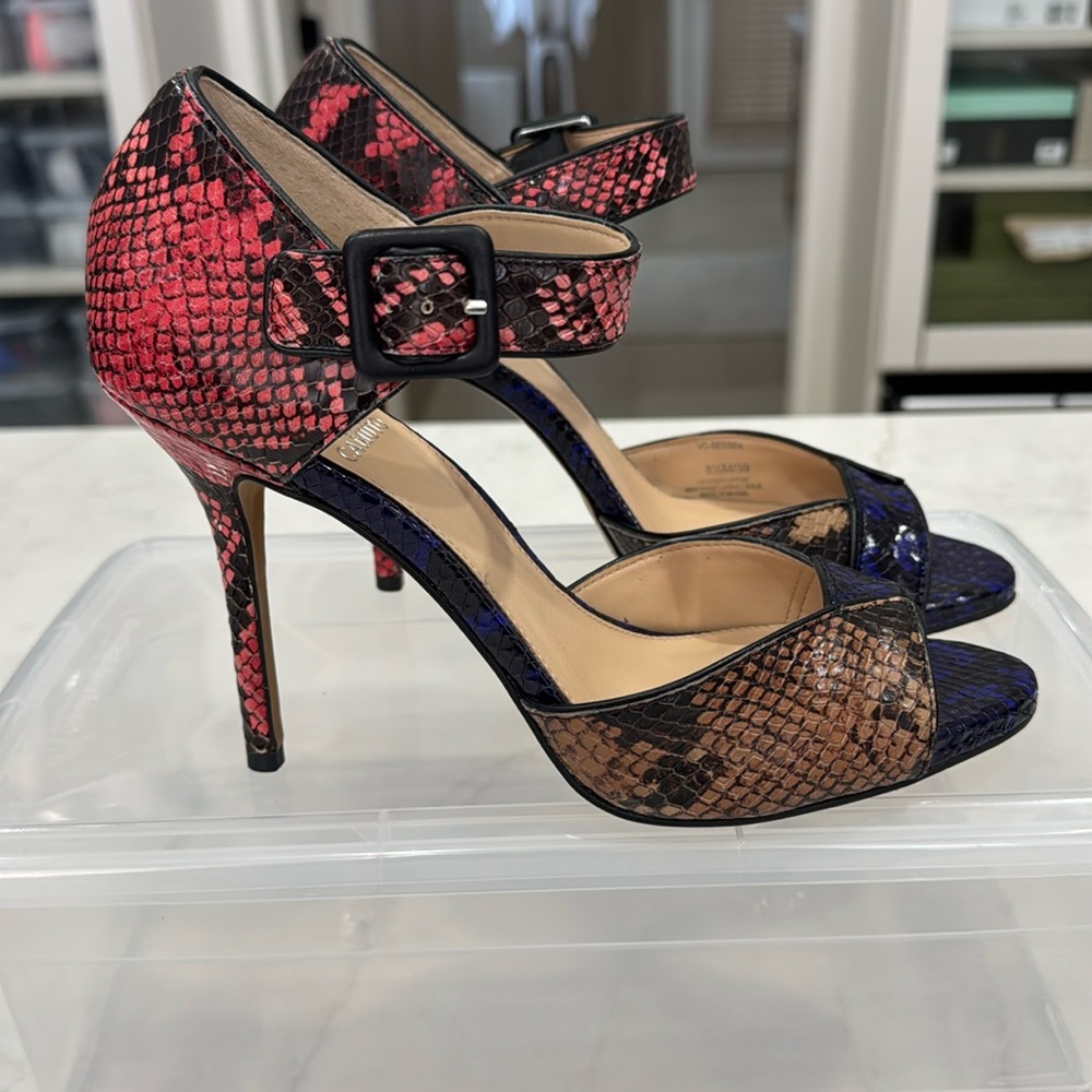 🍀Vince Camuto heels